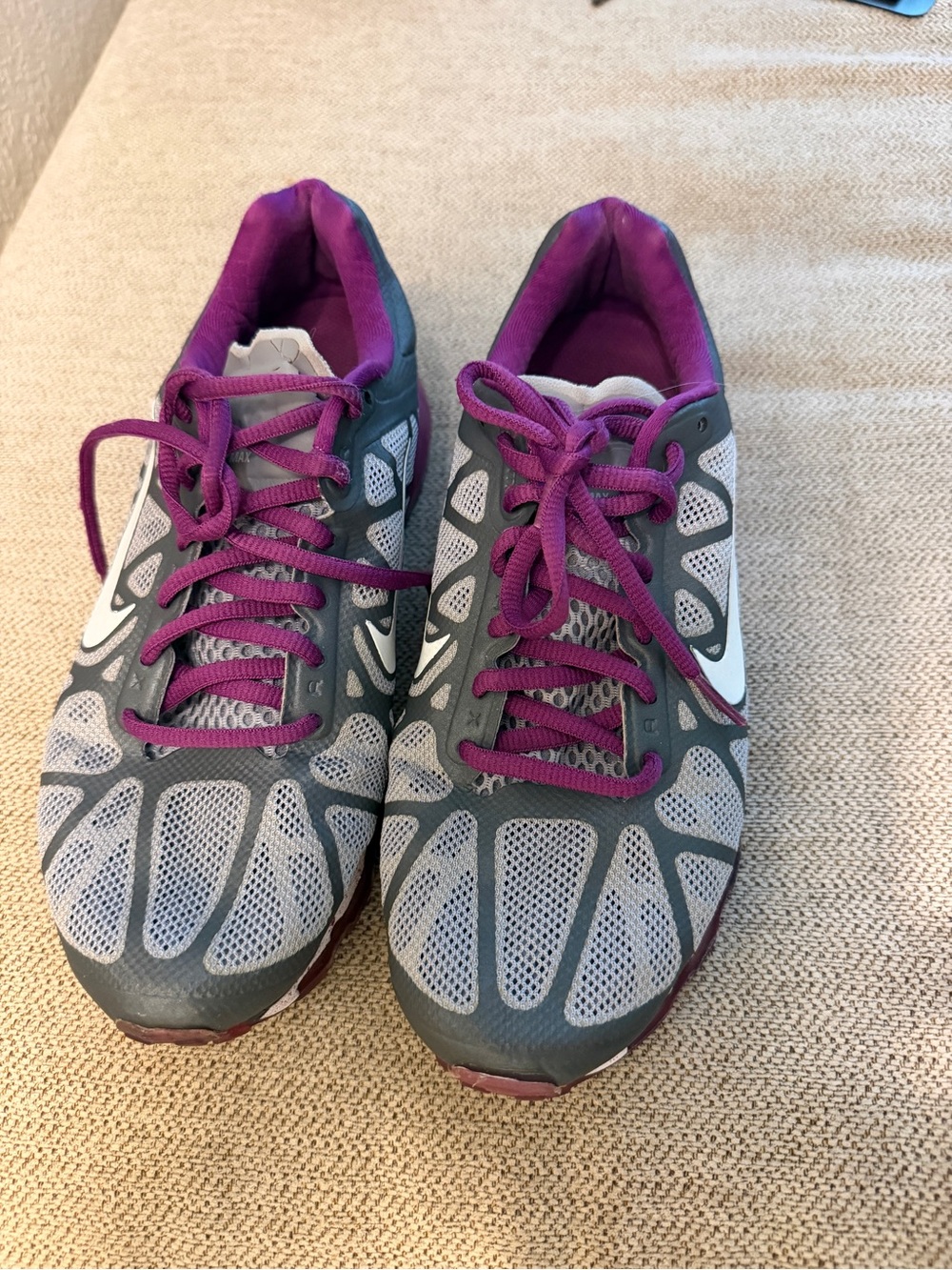 Nike Women’s Gray & Purple Athletic Running Shoes Size 8